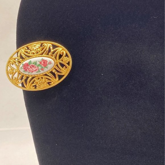 Avon Vintage Brooch Gold Toned With Porcelain Inset with Roses 2 inch Oval - Picture 3 of 7